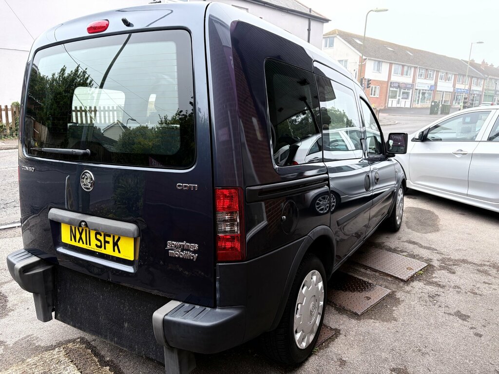 Vauxhall Combo Estate Blue #5
