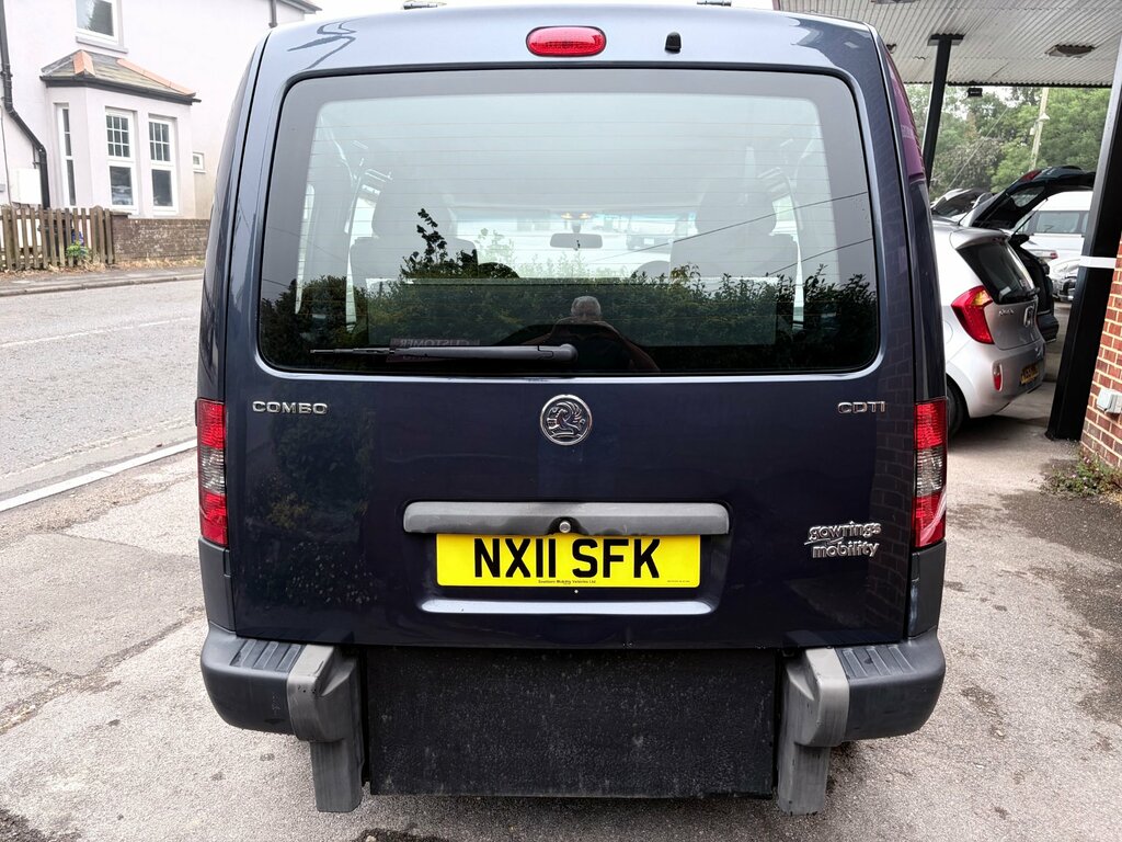 Vauxhall Combo Estate Blue #4