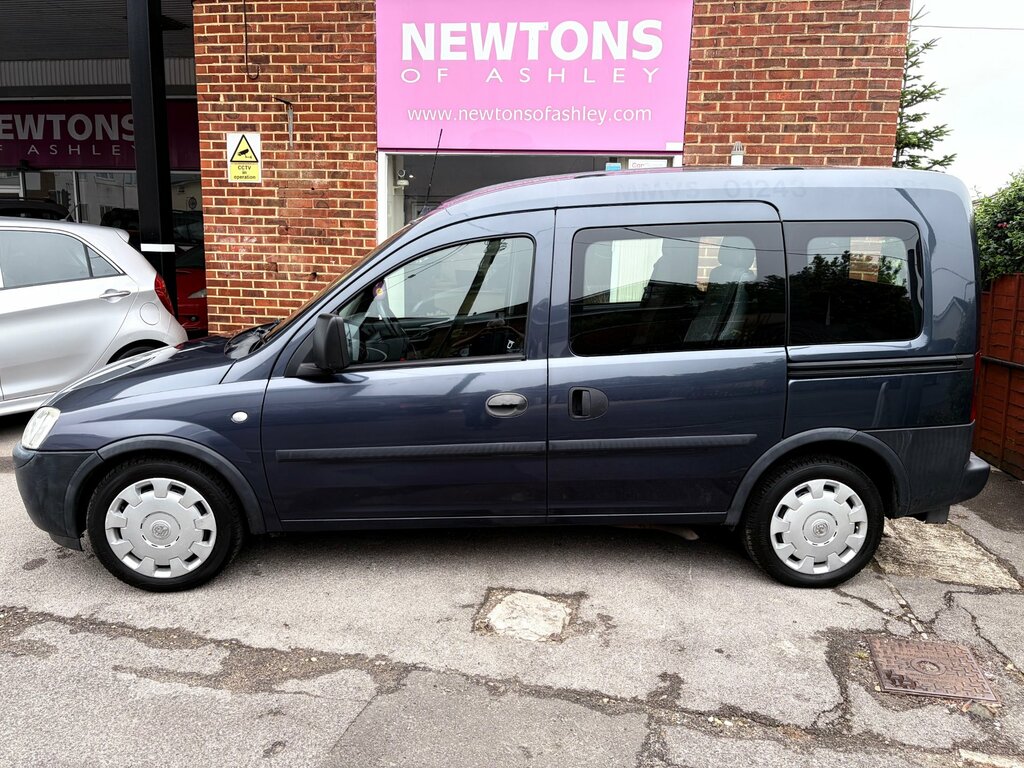 Vauxhall Combo Estate Blue #2