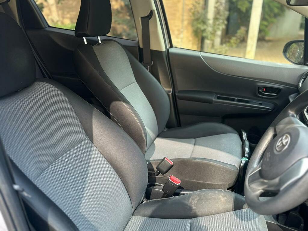 Toyota Yaris Hatchback Silver #12