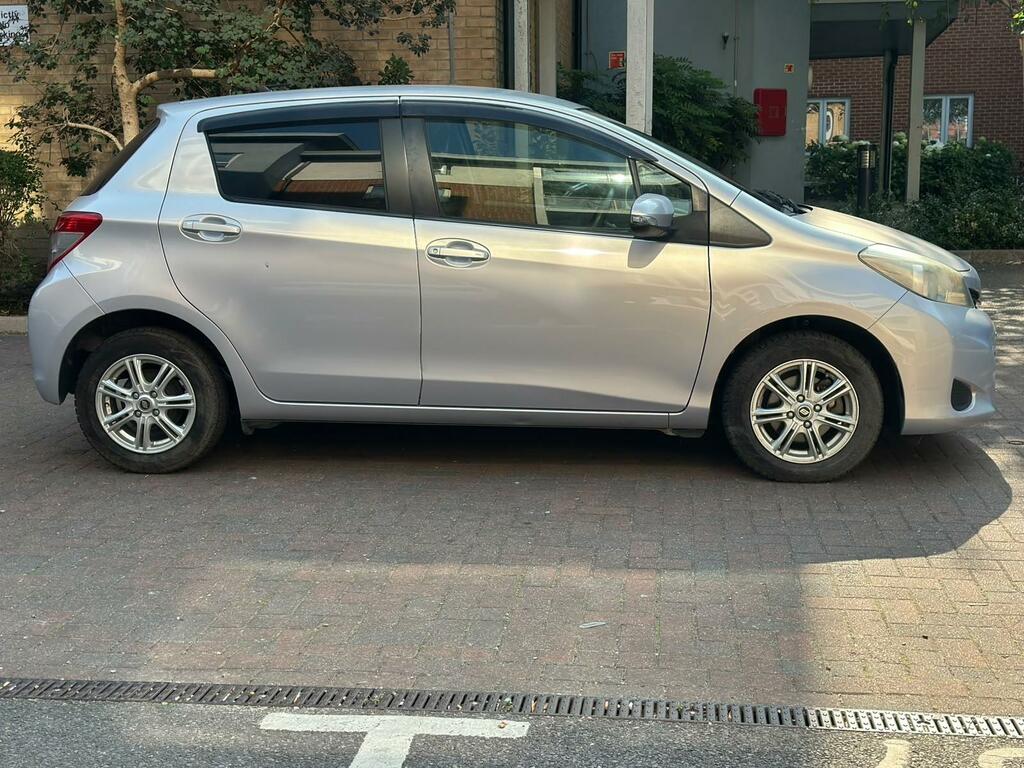 Toyota Yaris Icon Silver #6
