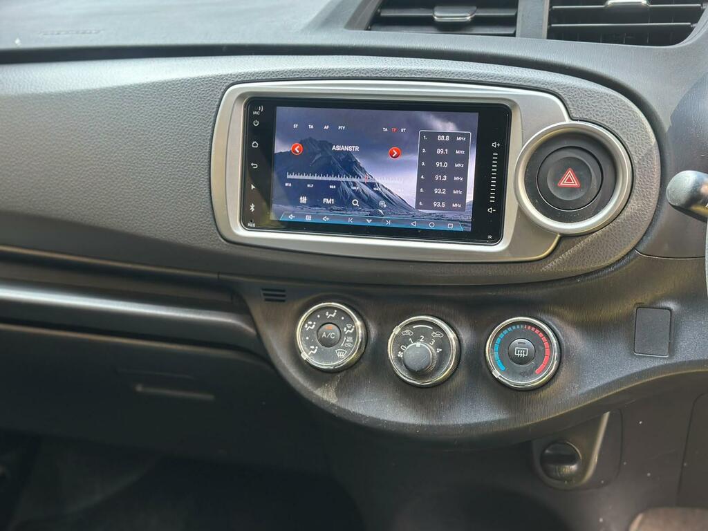 Toyota Yaris Hatchback Silver #13