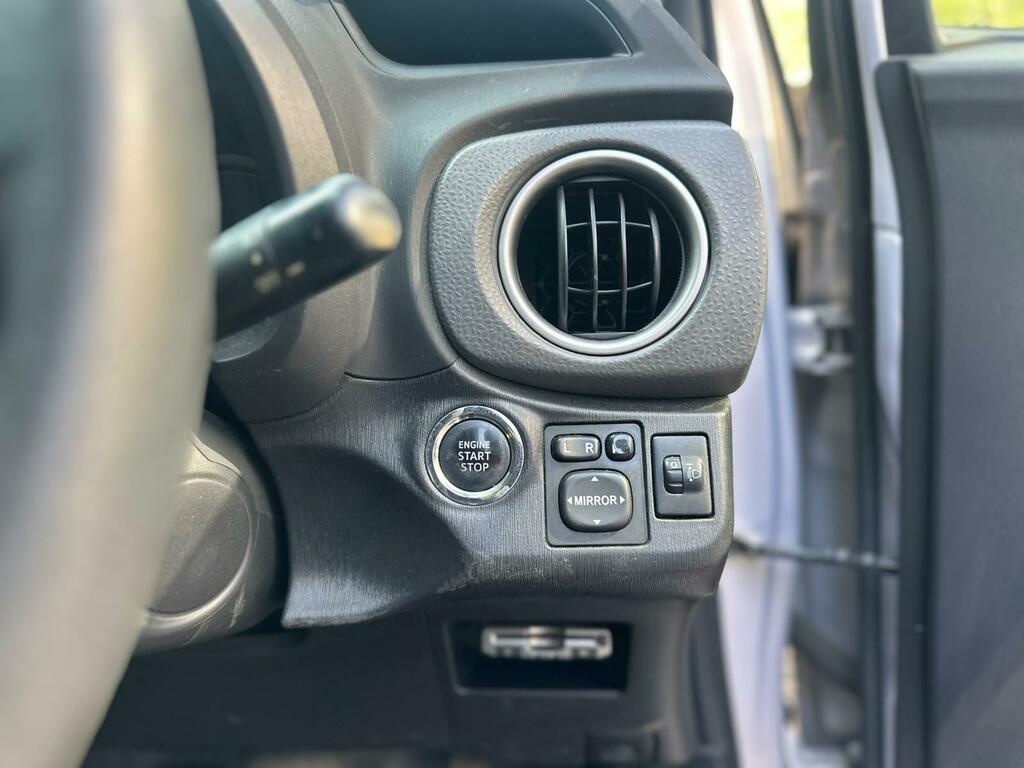 Toyota Yaris Hatchback Silver #15