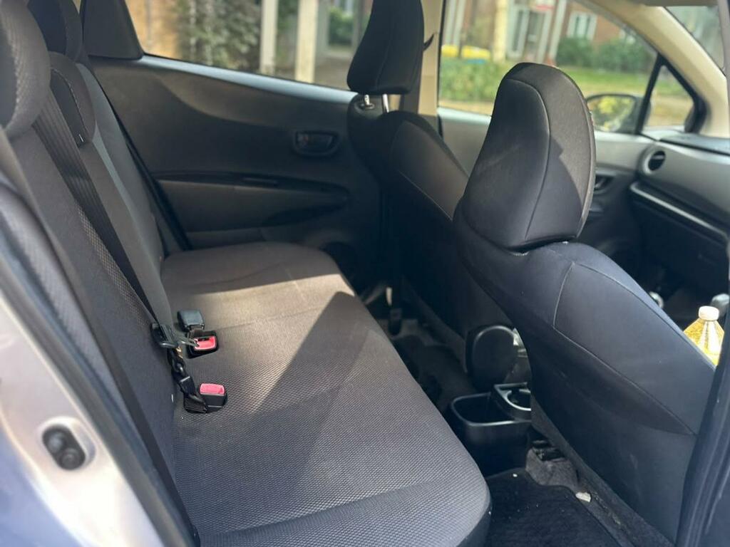 Toyota Yaris Hatchback Silver #9