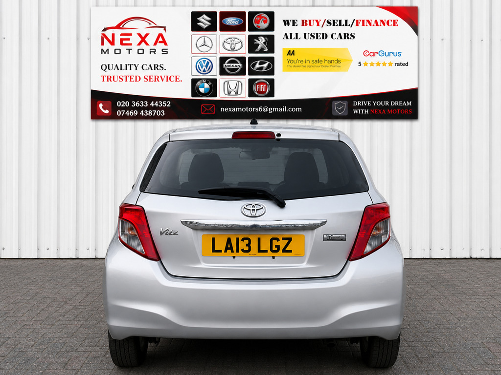 Toyota Yaris Icon Silver #2