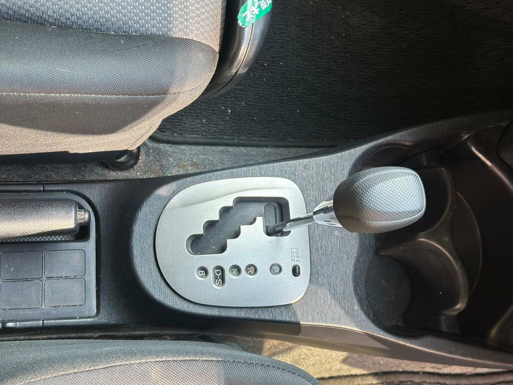 Toyota Yaris Hatchback Silver #14