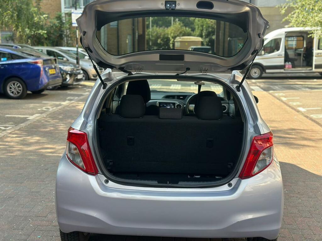 Toyota Yaris Hatchback Silver #7