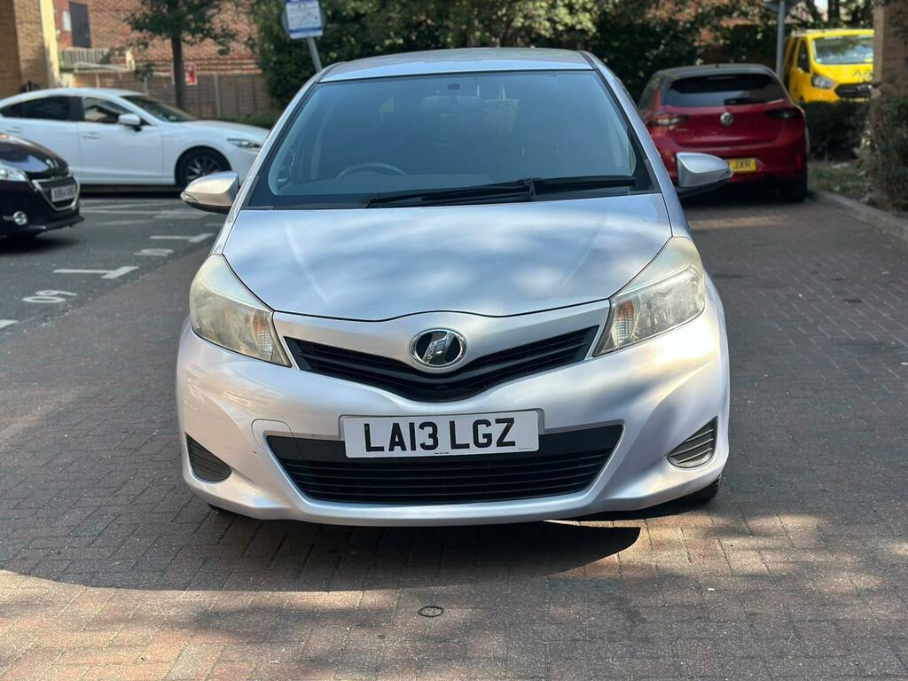 Toyota Yaris Icon Silver #4