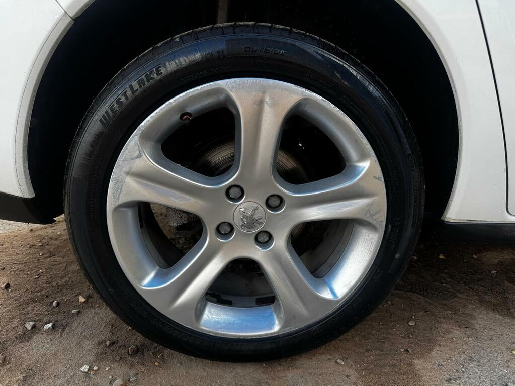 Peugeot 3008 3008 Active E-hdi S-a White #22