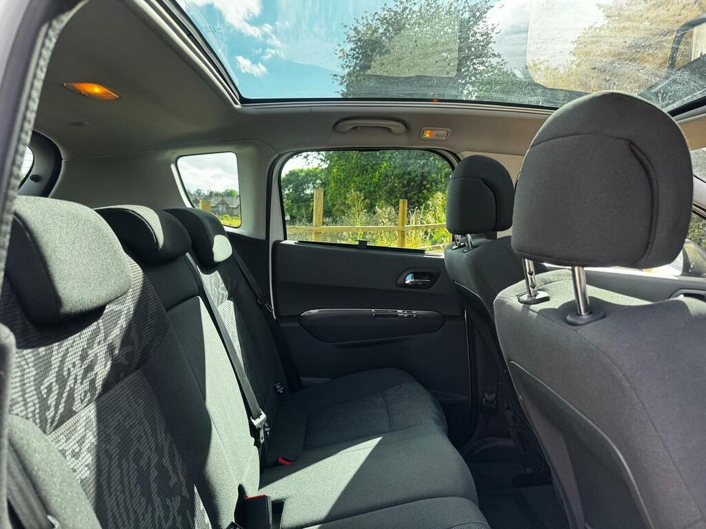 Peugeot 3008 3008 Active E-hdi S-a White #35