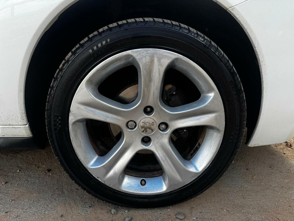 Peugeot 3008 3008 Active E-hdi S-a White #23