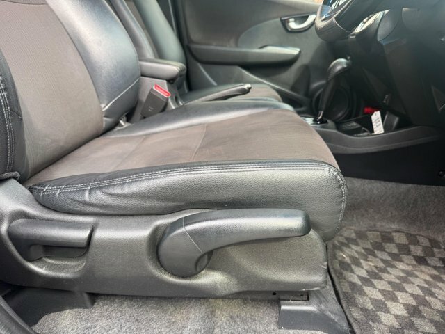 Honda Jazz 1.4 I-vtec Es Hatchback Cvt Euro 5 99 Black #19