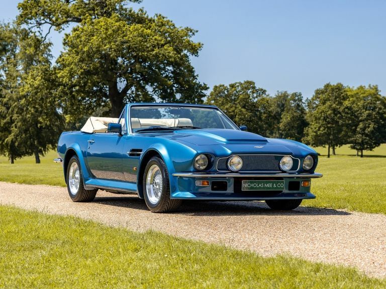 Aston Martin V8 X-pack Blue