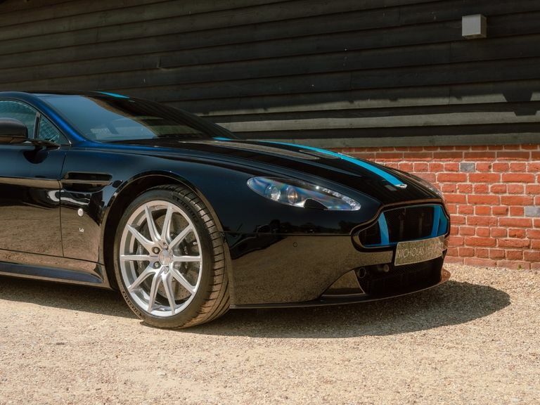 Aston Martin Vantage Amr V8 Green #15