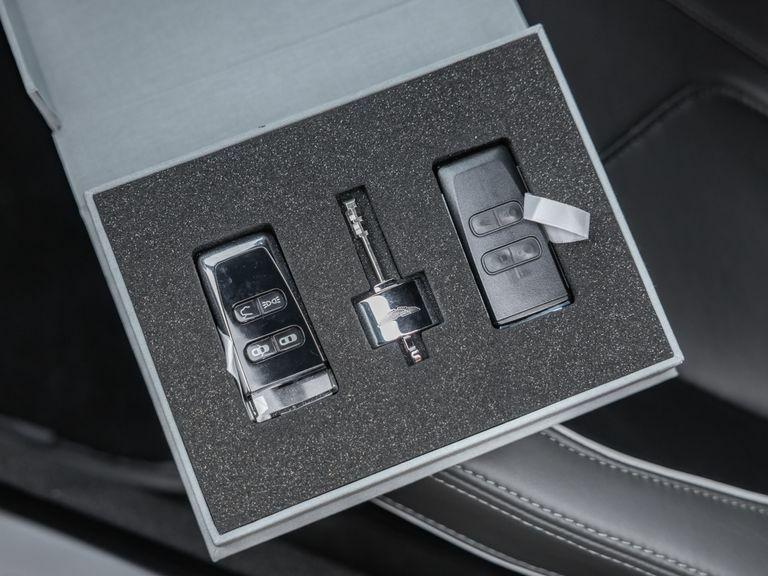 Aston Martin V8 Zf 8 Speed Silver #62
