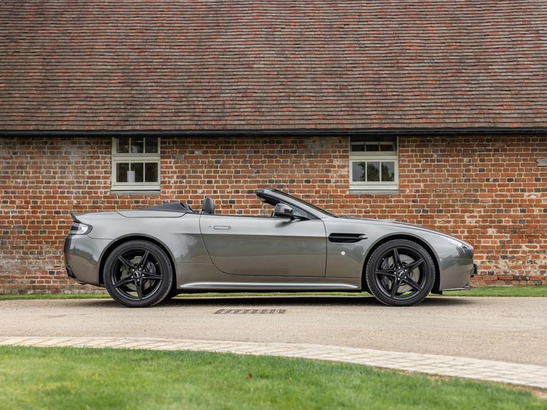 Aston Martin V8 Zf 8 Speed Silver #29