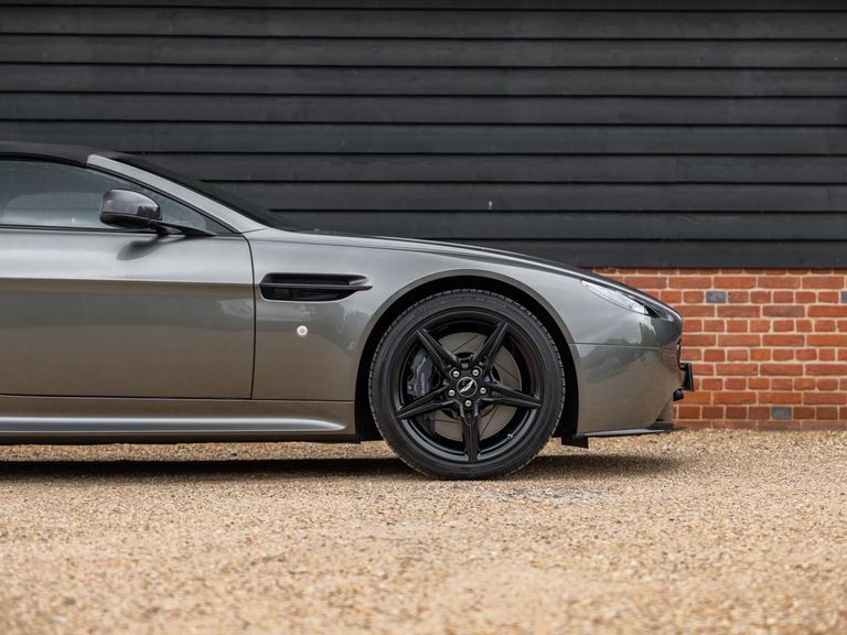 Aston Martin V8 Zf 8 Speed Silver #22