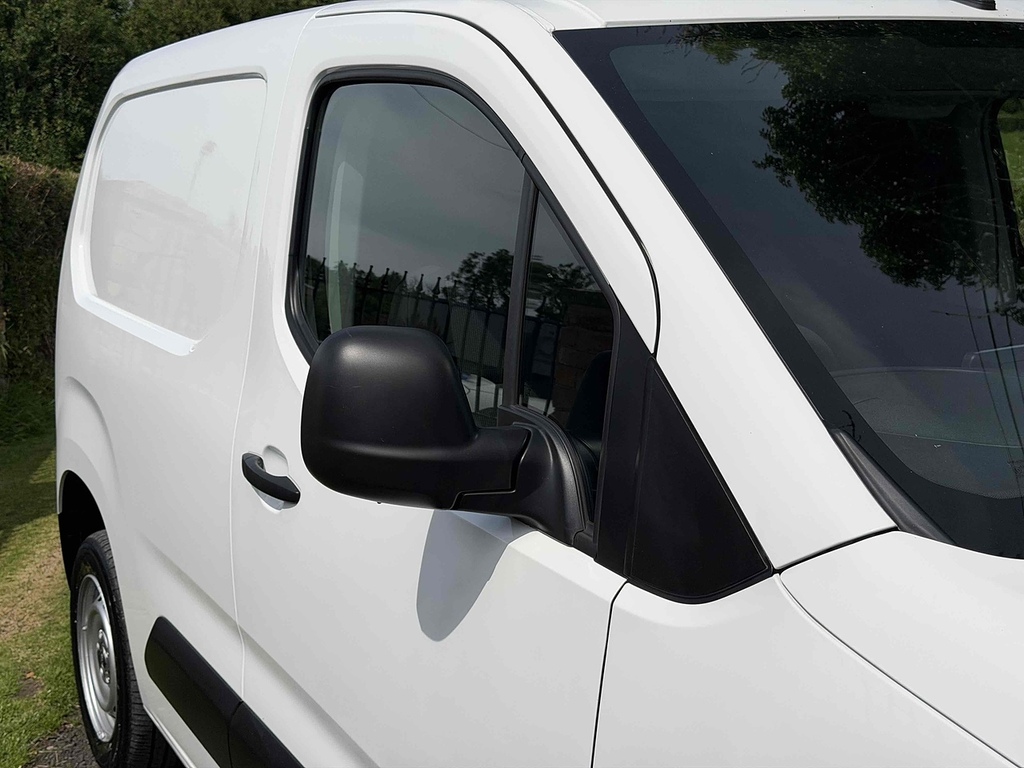 Vauxhall Combo Turbo D 2000 Dynamic YHZ5873 White #4