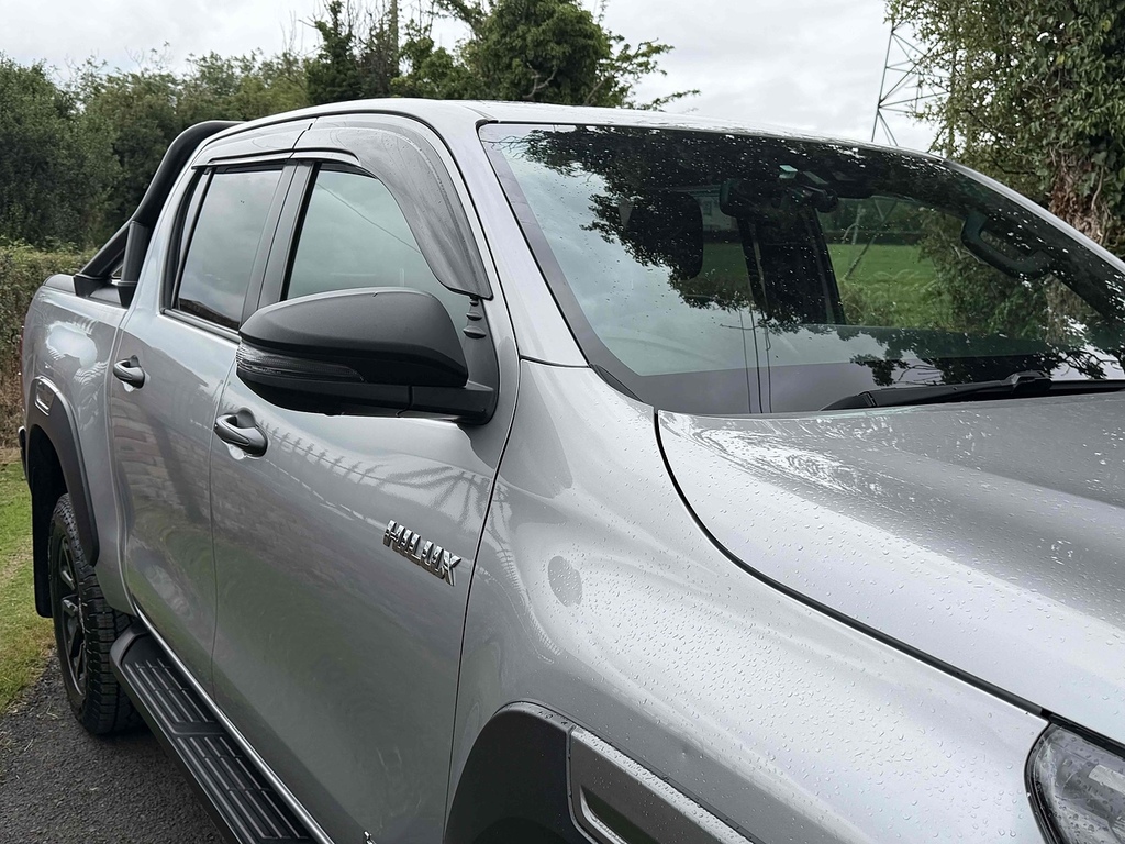 Toyota HILUX D-4d Invincible X Silver #4
