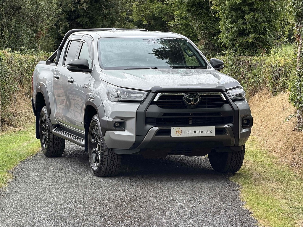 Toyota HILUX D-4d Invincible X Silver