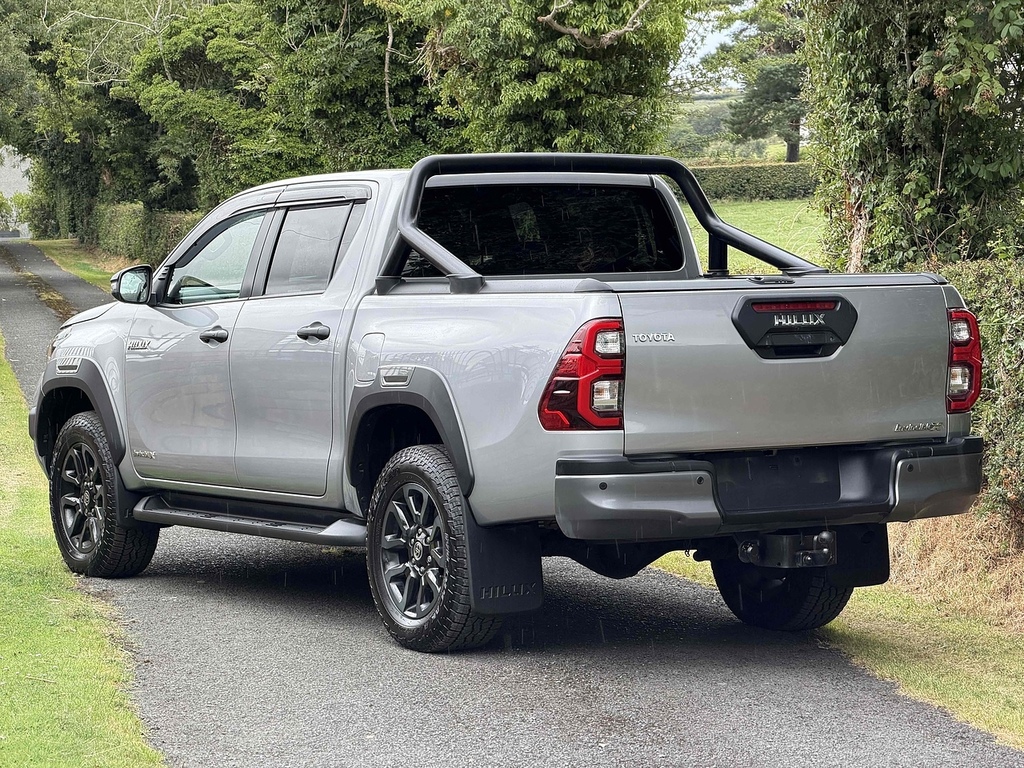 Toyota HILUX D-4d Invincible X Silver #6