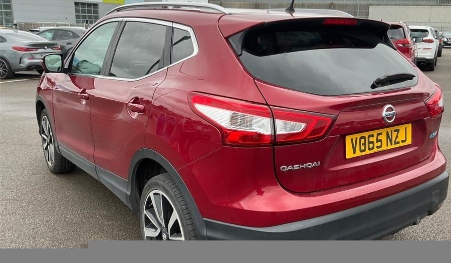Nissan Qashqai 1.5 Dci Tekna Panroof Nav 20 Tax Ulez VO65NZJ Red #2