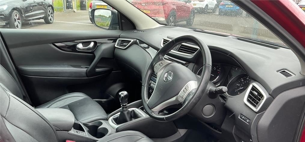 Nissan Qashqai 1.5 Dci Tekna Panroof Nav 20 Tax Ulez VO65NZJ Red #3