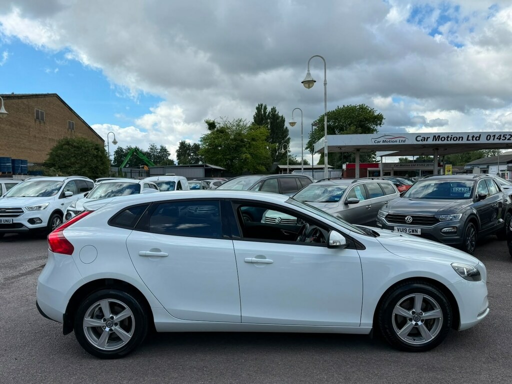 Volvo V40 D2 120 Es 20 Tax Ulez 78 Mpg Dab White #5