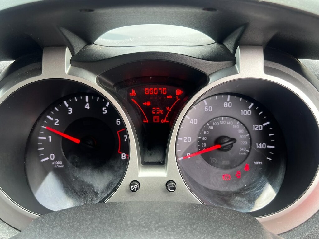 Nissan Juke Nissan Juke 1.6 Juke Acenta Premium Grey #15