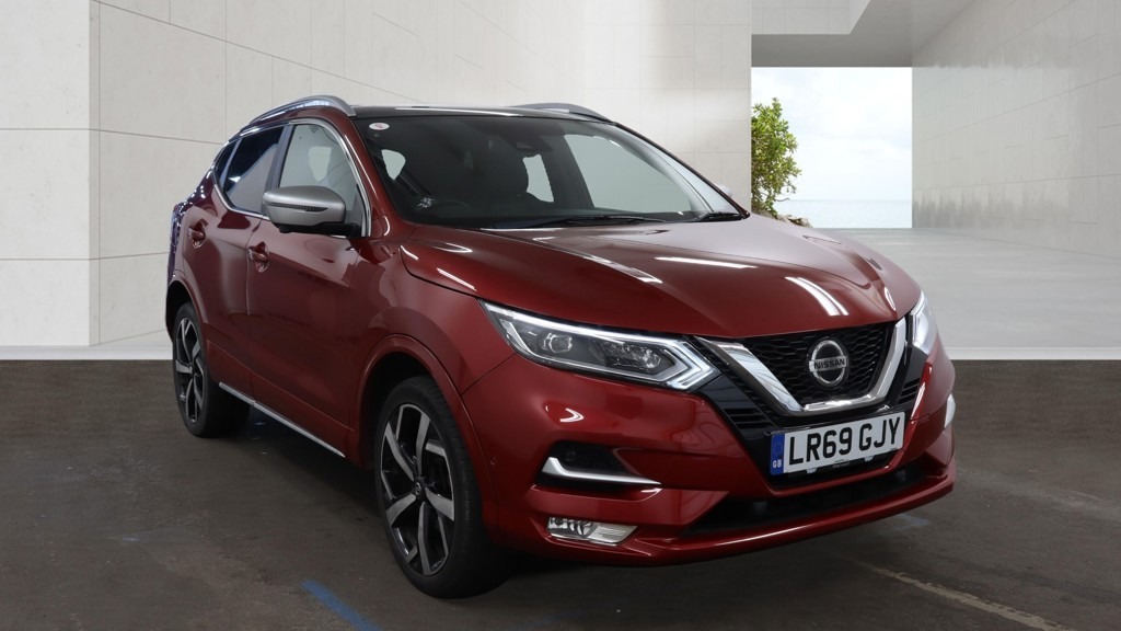 Nissan Qashqai 1.3 Dig-t Tekna Panroof Nav Camera B Red