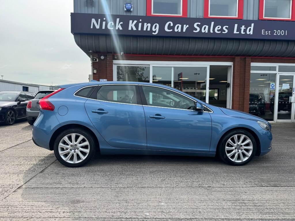 Volvo V40 D2 Se Lux 11 Services 20 Tax 83 Mpg L Blue #3