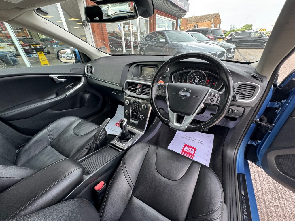 Volvo V40 D2 Se Lux 11 Services 20 Tax 83 Mpg L Blue #2