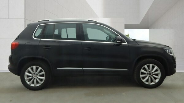 Volkswagen Tiguan 2.0 Tdi Bluemotion Tech Match 4Motion 150 Dsg Black #4