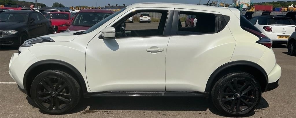 Nissan Juke Acenta White #4