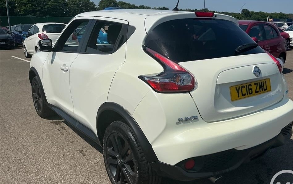 Nissan Juke Acenta White #2