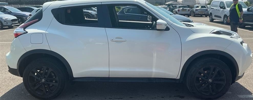 Nissan Juke Acenta White #5