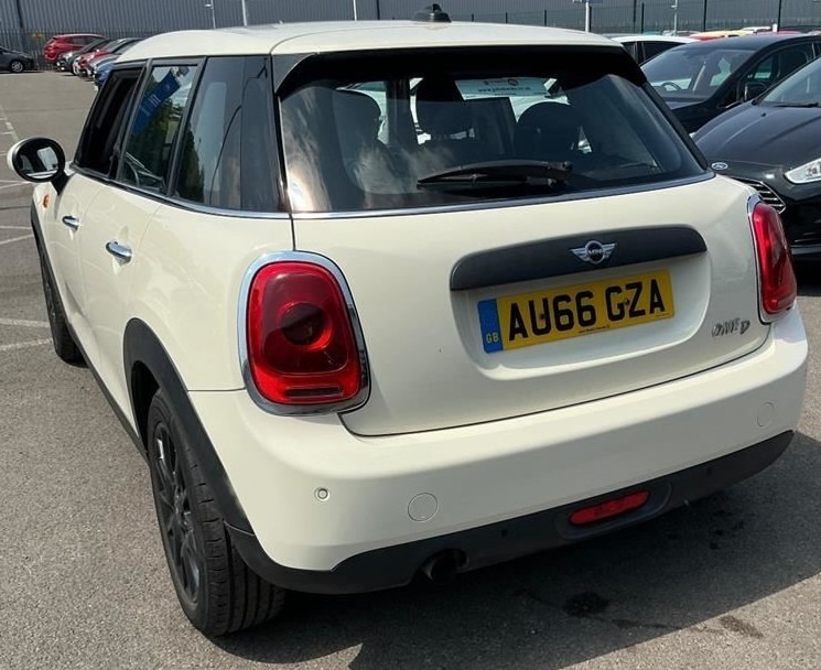 Mini Hatch Back Euro 6 Ss 136 Ps White #2