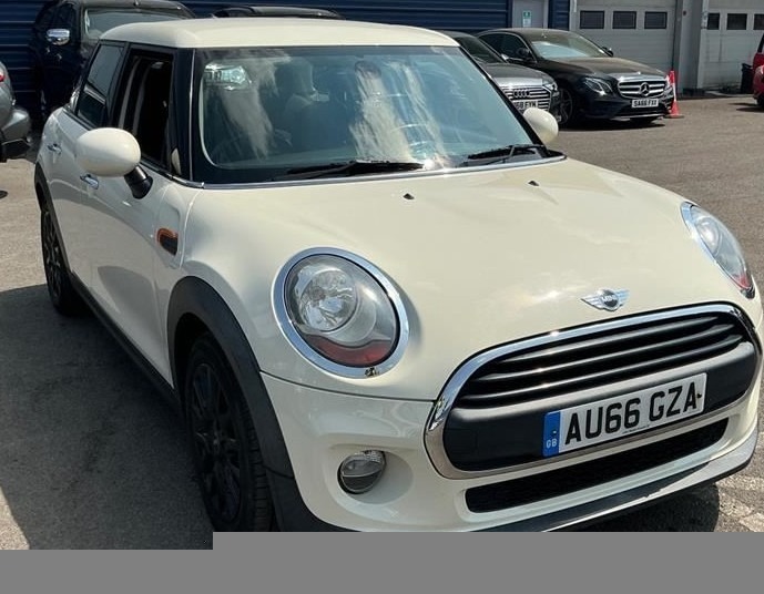 Mini Hatch Back Euro 6 Ss 136 Ps White #1