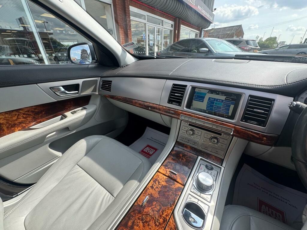 Jaguar XF V6 S Luxury Silver #24
