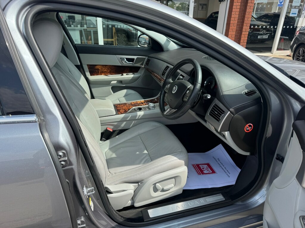 Jaguar XF V6 S Luxury Silver #13