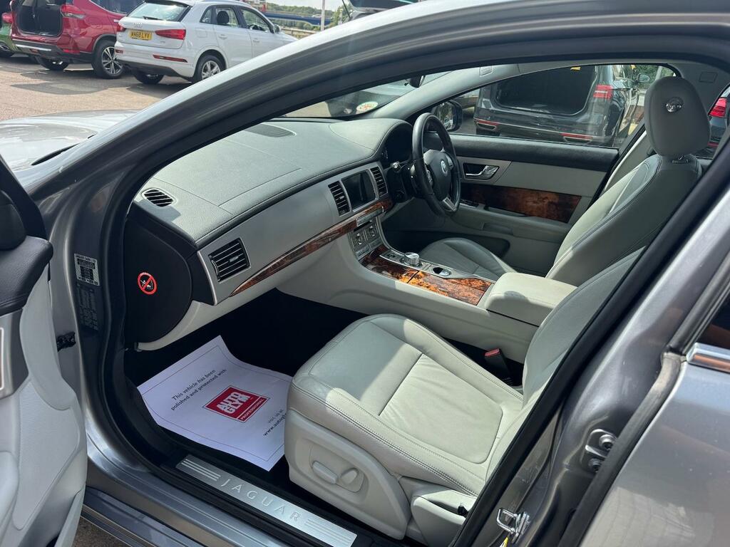 Jaguar XF V6 S Luxury Silver #15