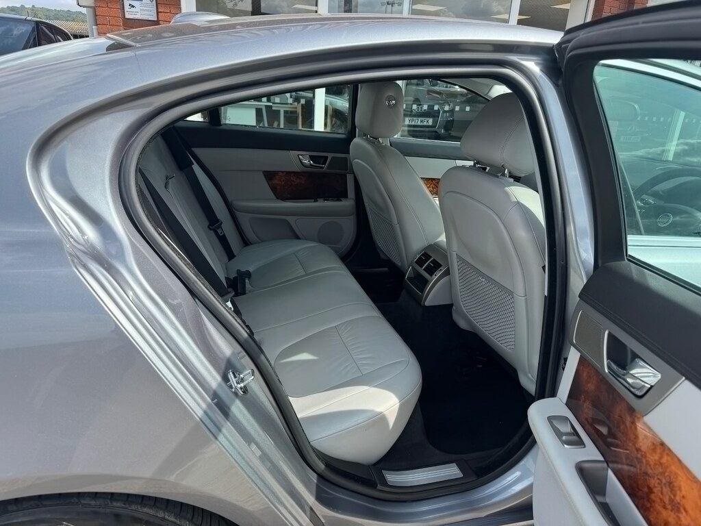 Jaguar XF V6 S Luxury Silver #16