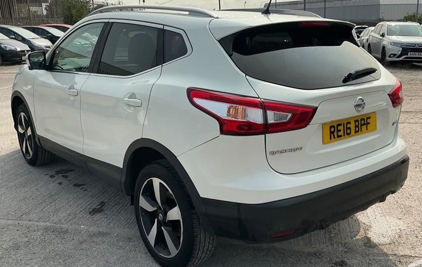 Nissan Qashqai 1.5 Dci N-connecta Panroof Nav 20 Tax White #2