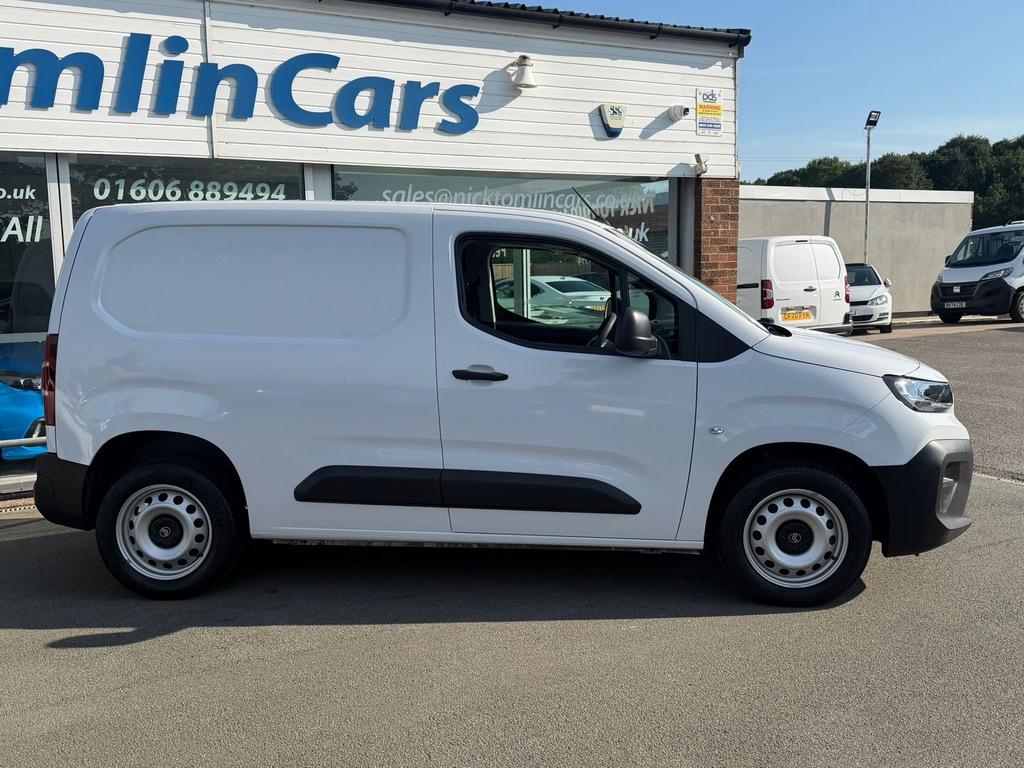 Citroen Berlingo Diesel White #3