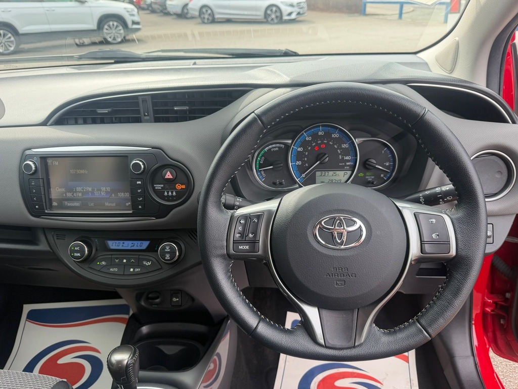 Toyota Yaris Hybrid DA65DBO Red #6