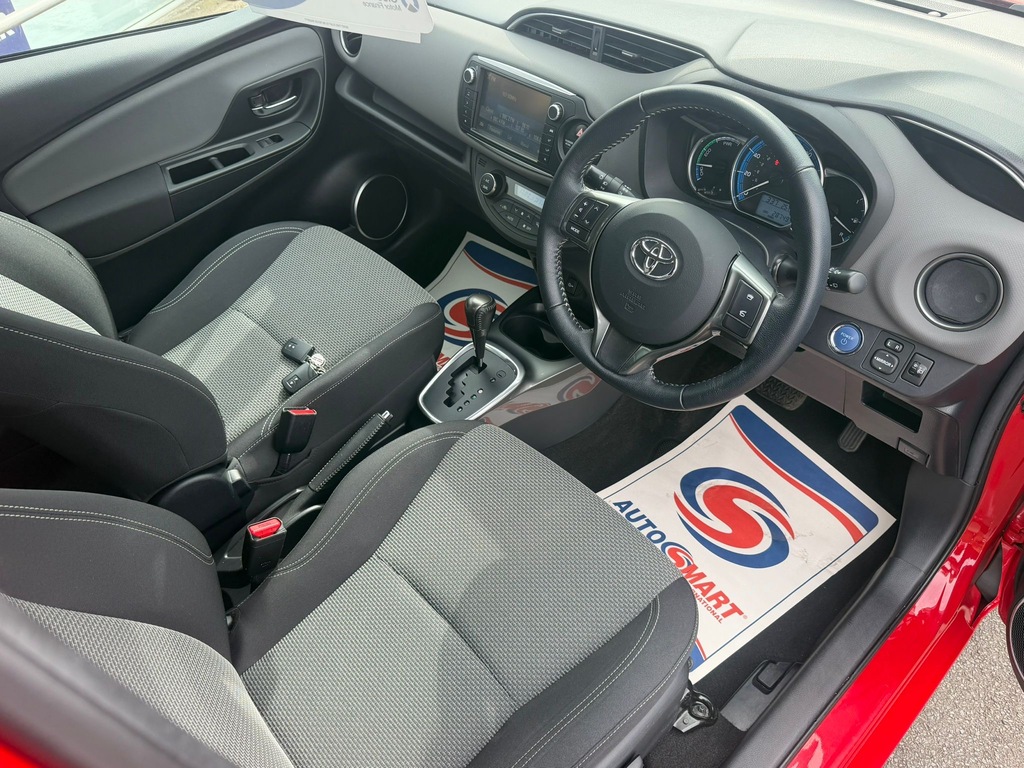 Toyota Yaris Hybrid DA65DBO Red #2