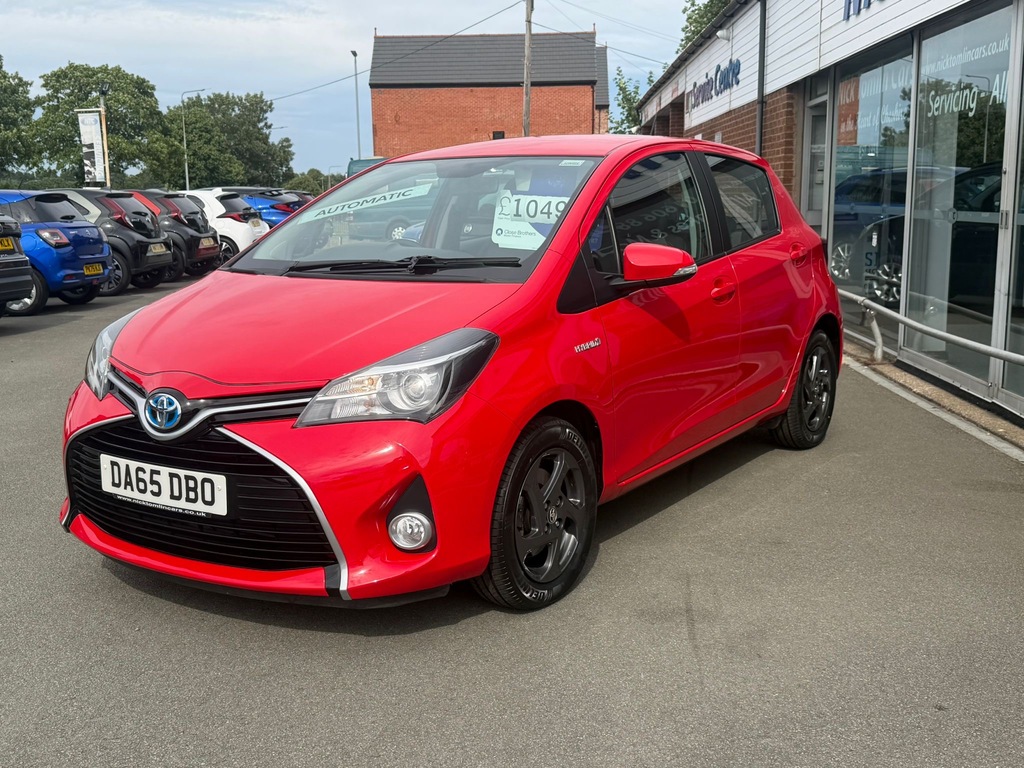 Toyota Yaris Hybrid Red