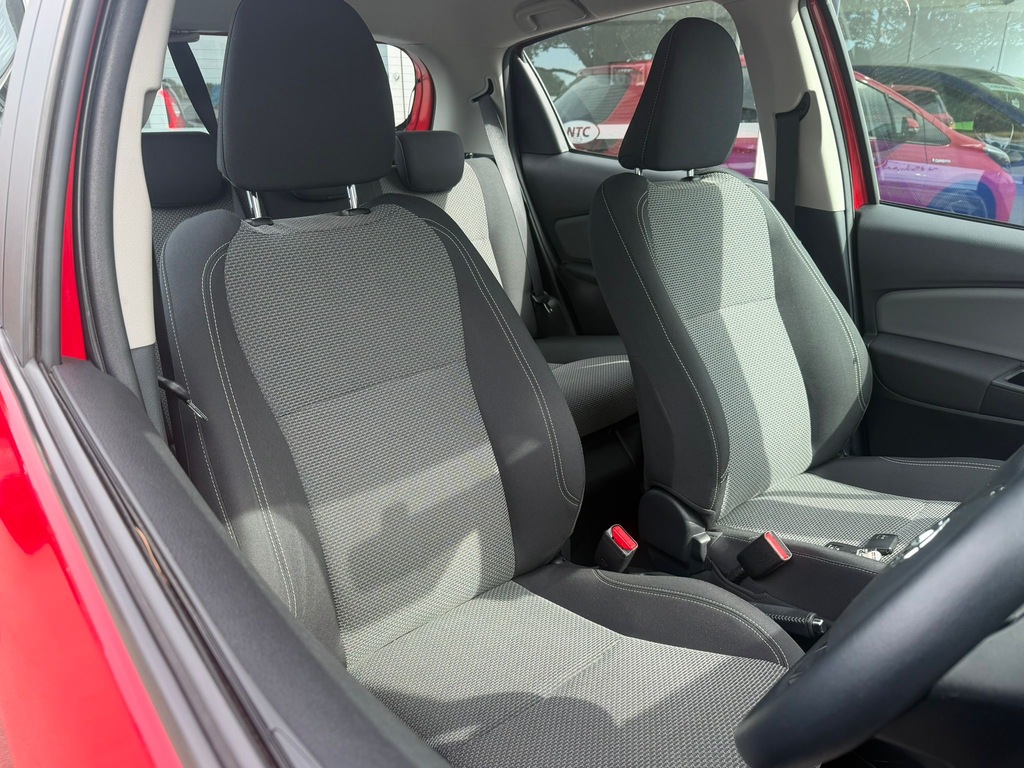 Toyota Yaris Hybrid DA65DBO Red #3