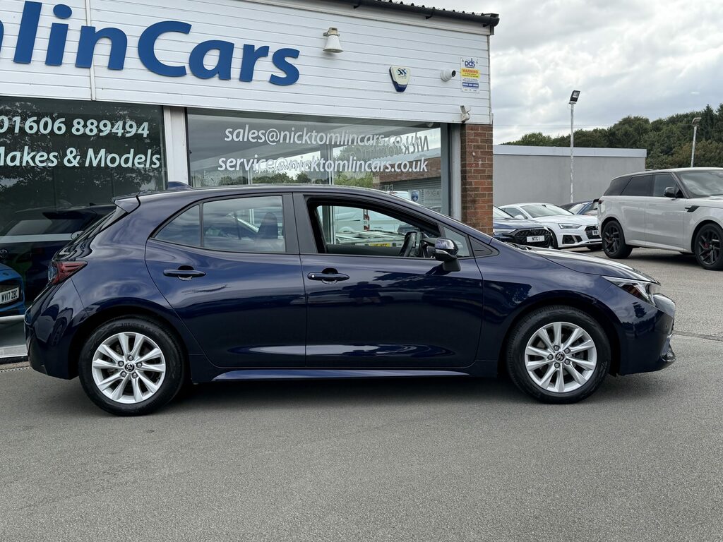Toyota Corolla Hybrid Black #6