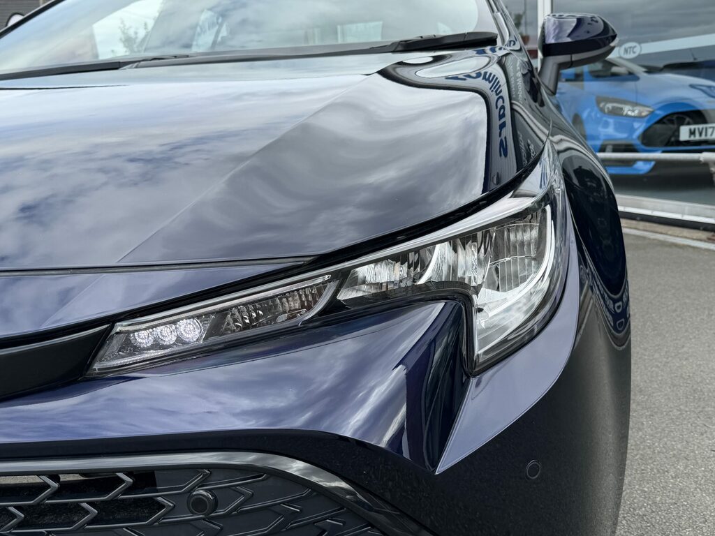 Toyota Corolla Hybrid Black #4